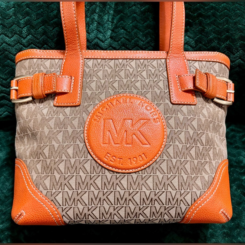 🧡 MICHAEL Michael Kors Millbrook Medium Tote in Beige/Ebony/Orange
